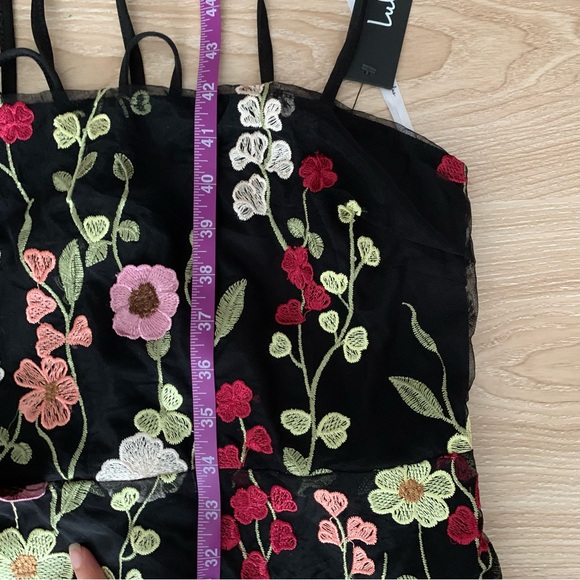 Lulus Large NEW 3D Floral Embroidered Lace Up Midi Cami Dress Black - Picture 9 of 9